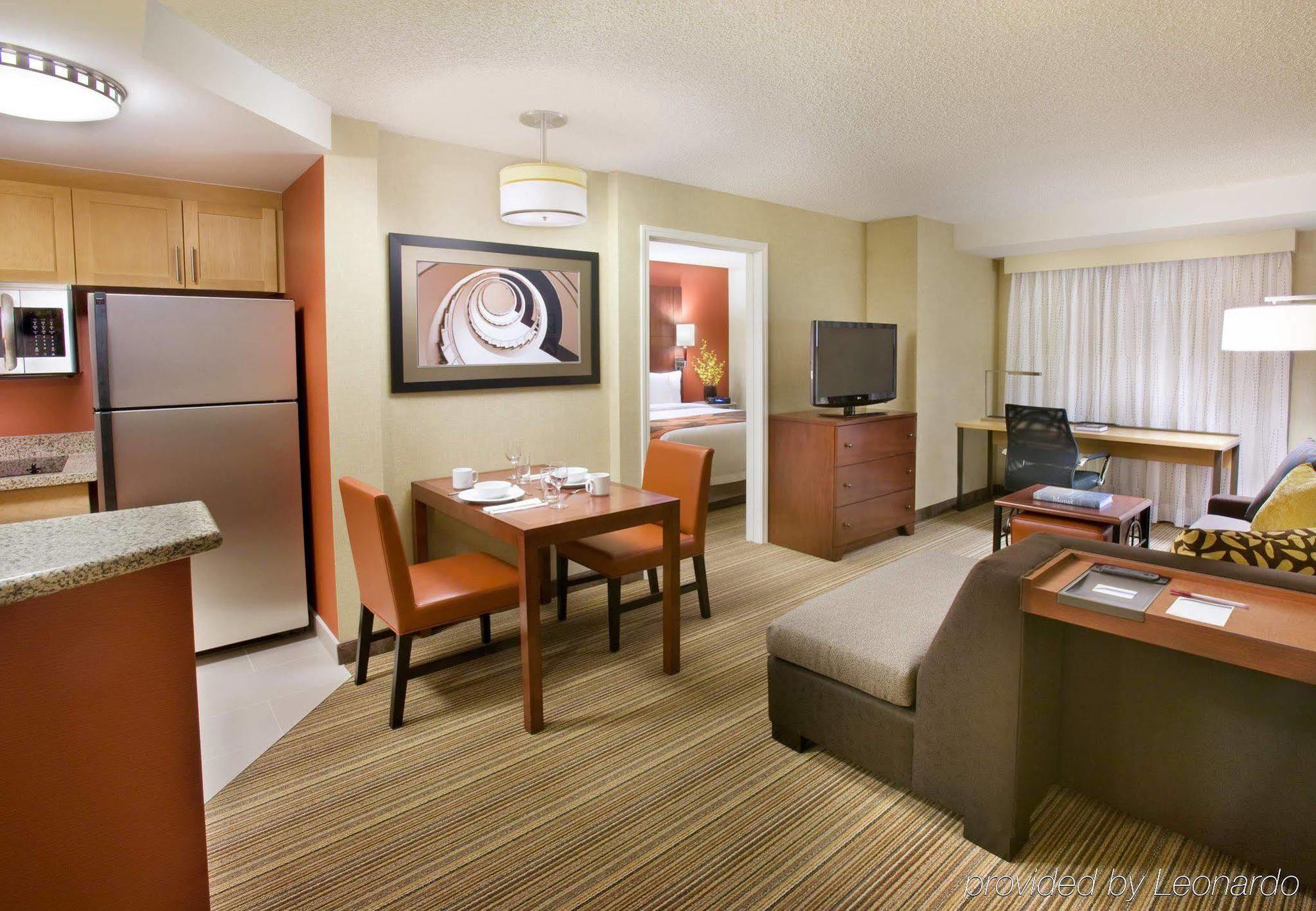 Residence Inn By Marriott Calgary Airport Room photo